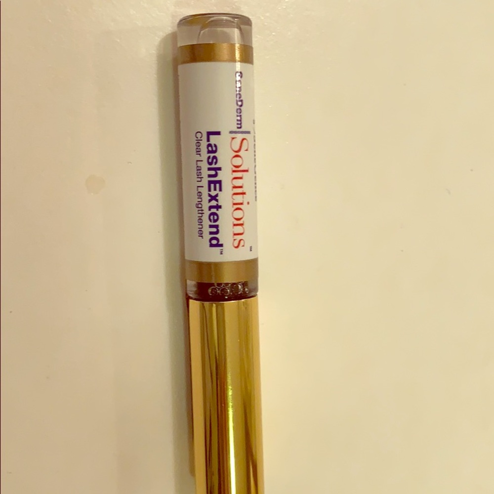 SeneGence LashExtend Lash Lengthener in Clear.